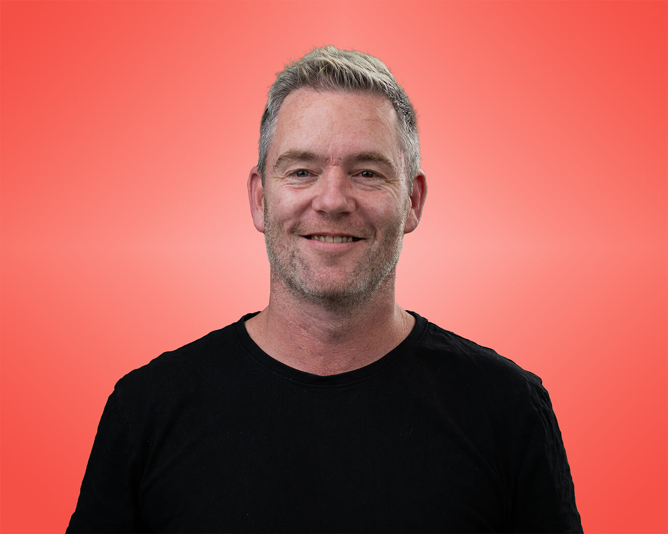 portrait photo of Simon Gee